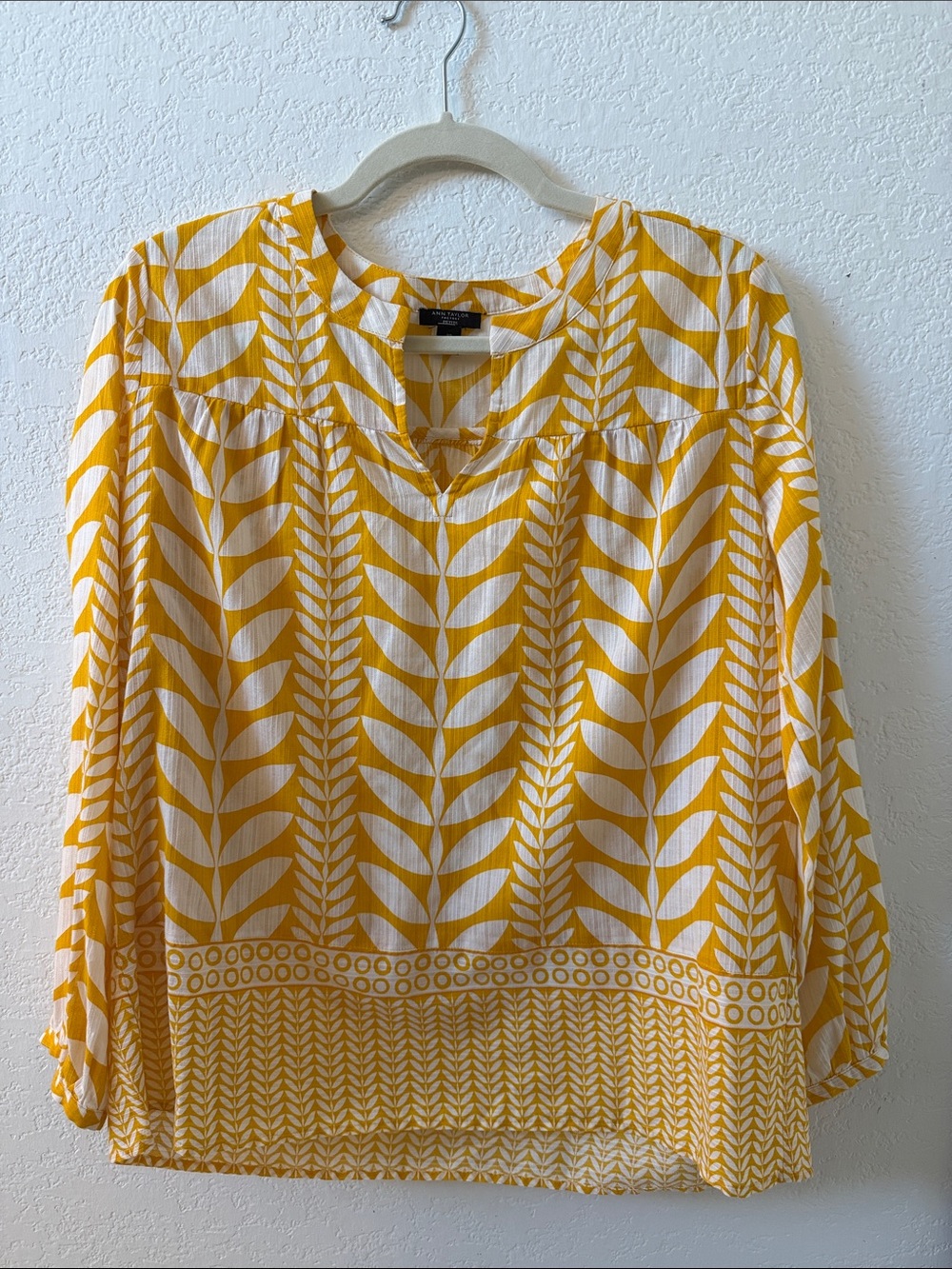 Ann Taylor Factory Women's Yellow Patterned Long-Sleeve Blouse - Casual Chic